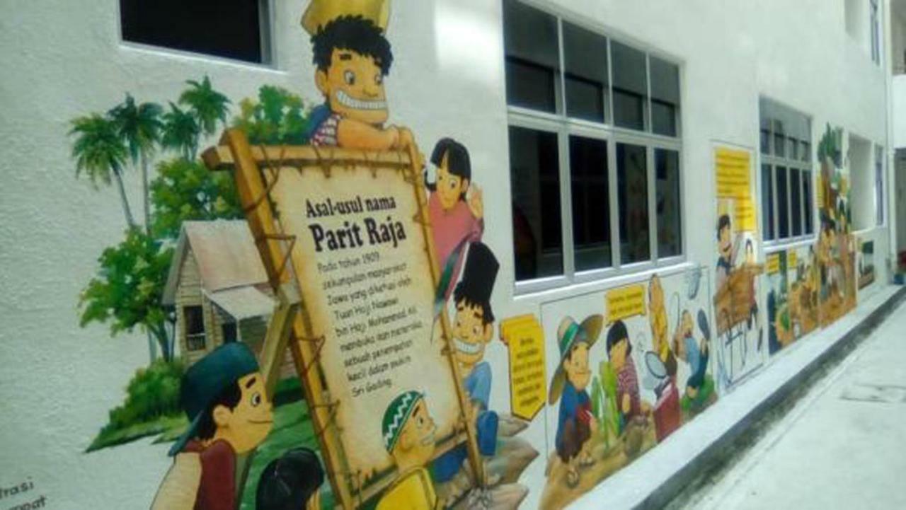 Bistari Homestay Parit Raja Uthm エクステリア 写真